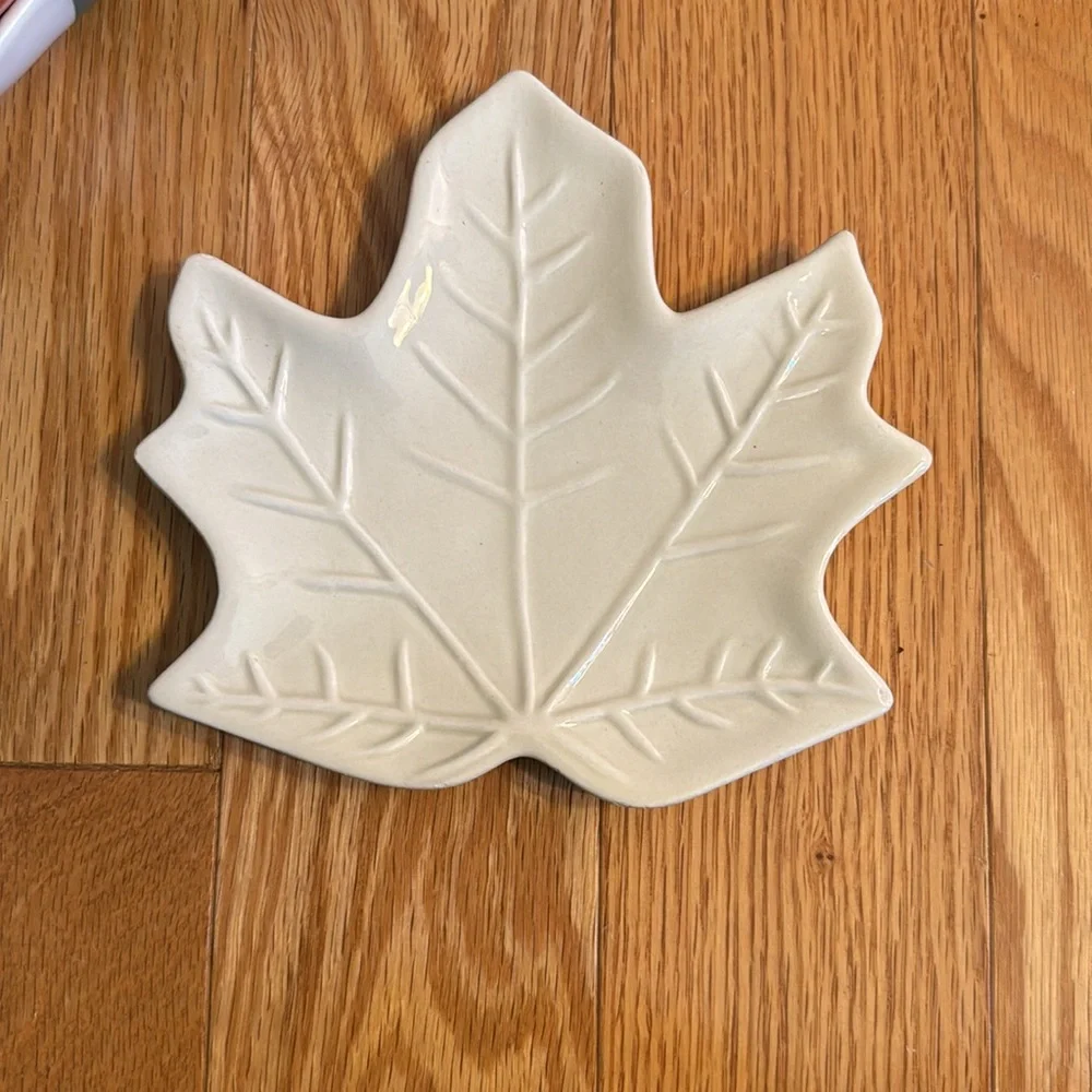 Hallmark Autumn Acorns Stacking Bowls, Set of 3- Free gift with purchase! - Picture 5 of 6